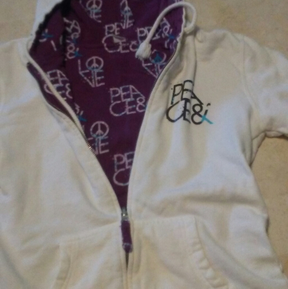 Juniors Hoodie no size tag but is a small